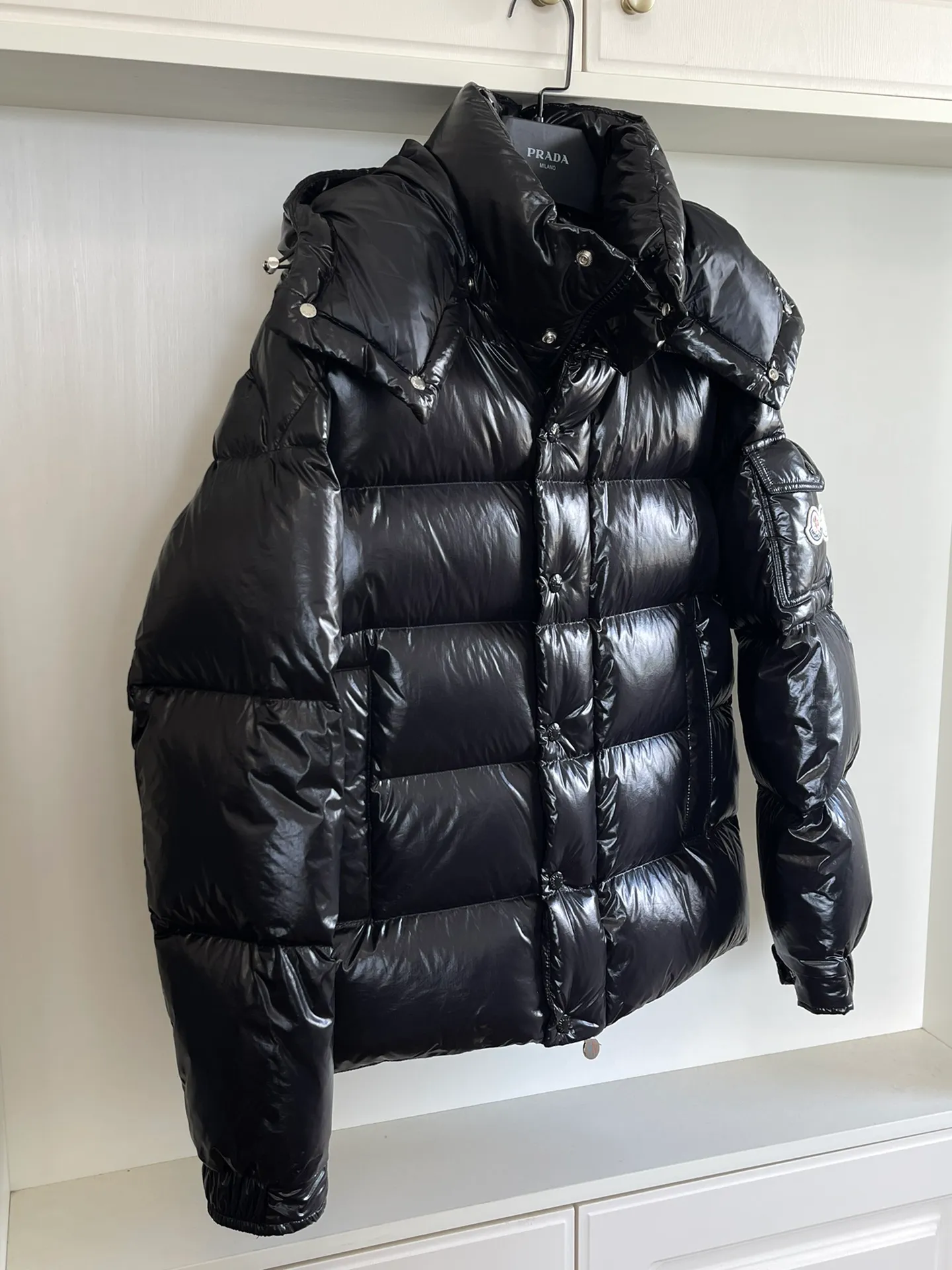P390 Moncler/ 2026 70 、 。 DNA ， ， 。 Classic ， 、 。 Classic 70 。 Quality， 90 ，Premium Quality ， ，Black ！ Sizes M-3XL